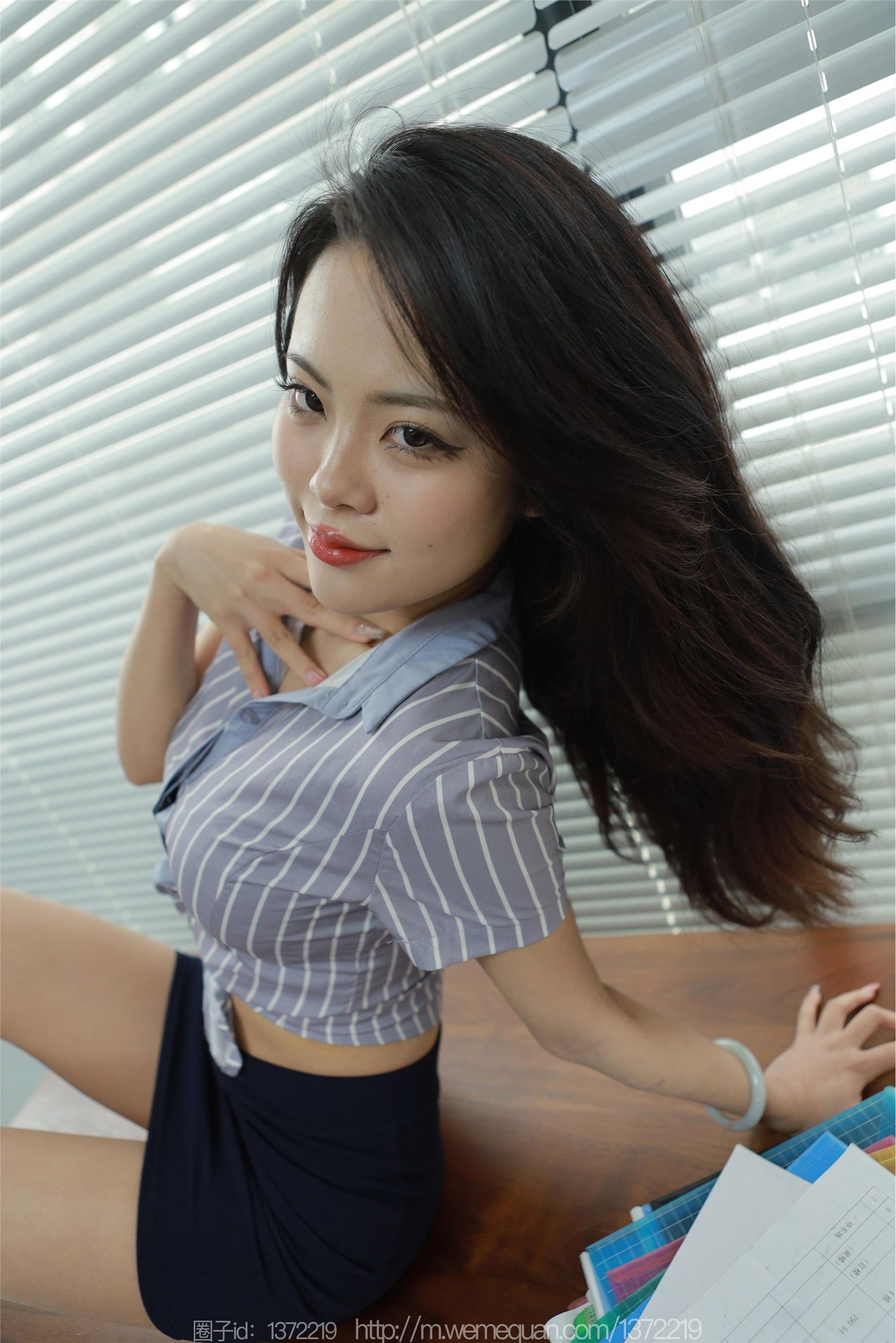 IESS异思趣向  2023.04.10 丝享家 1417 兔兔《风情万种女秘书》